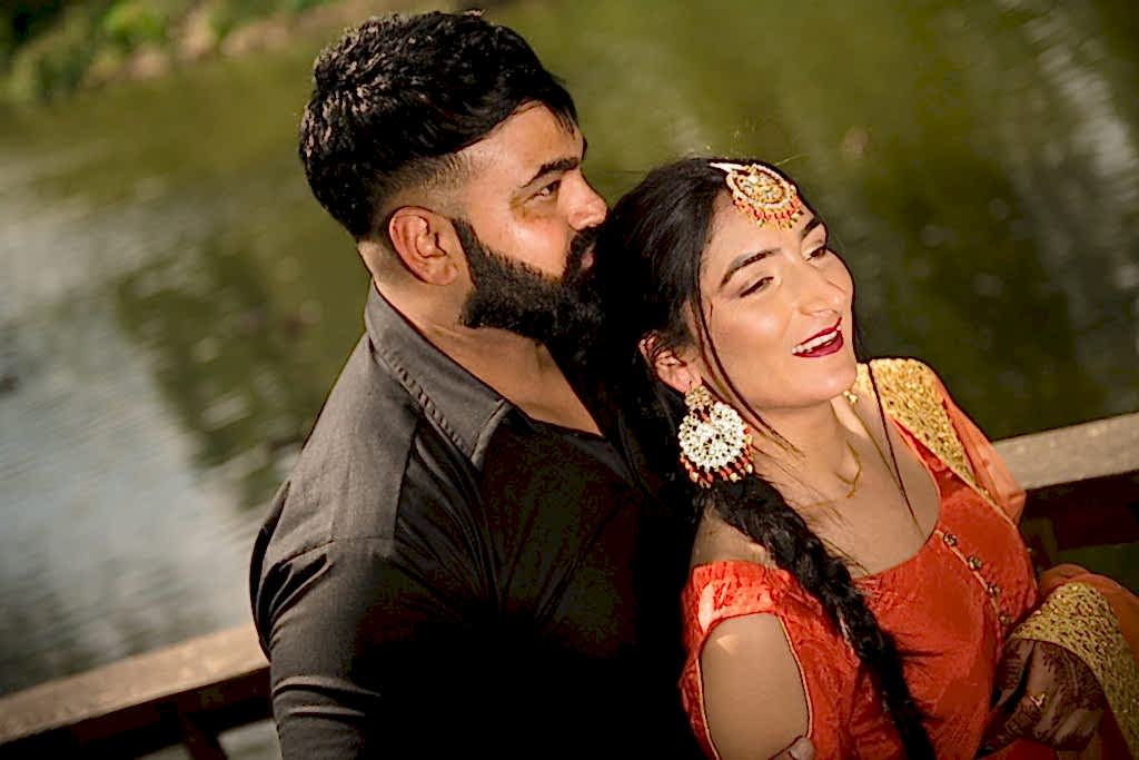 What to Wear for Stunning Engagement Photos in 2025
